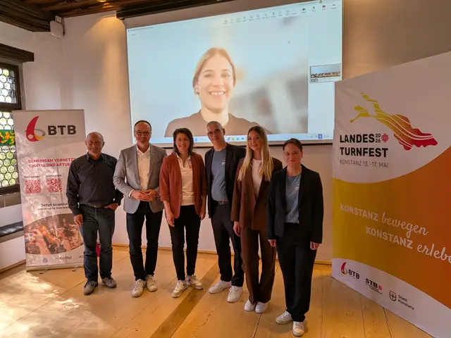 Die Veranstalter und die zugeschaltete Patin des Landesturnfests 2026, Elisabeth Seitz, freuen sich auf die Rückkehr nach Konstanz.Von links: Frank Schädler (Leiter des Amts für Bildung und Sport Stadt Konstanz), Uli Burchardt (OB Stadt Konstanz), Ramona Müller (BTB-Geschäftsführerin), Markus Benkeser (BTB-Präsident), Jana Fuchs (Amt für Bildung und Sport Stadt Konstanz, Projektleiterin Landesturnfest), Kerstin Eisele, (BTB-Präsidentin, hinten online Elisabeth Seitz (Landesturnfest-Botschafterin) | Foto: Sebastian Ridder
