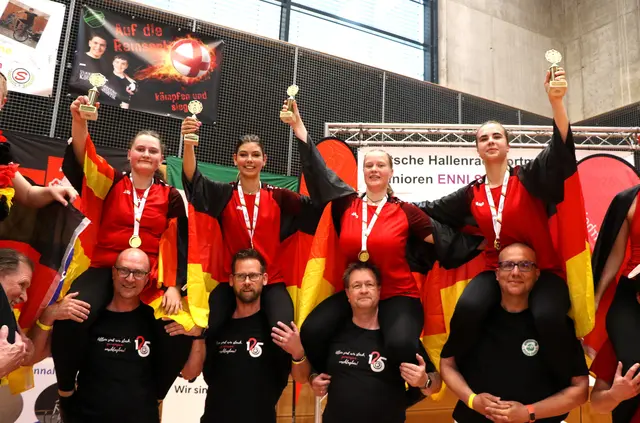 Die deutschen Meister im 4er-Einrad der Juniorinnen. Von links: Jana, Mayla, Emelie, Saskia 