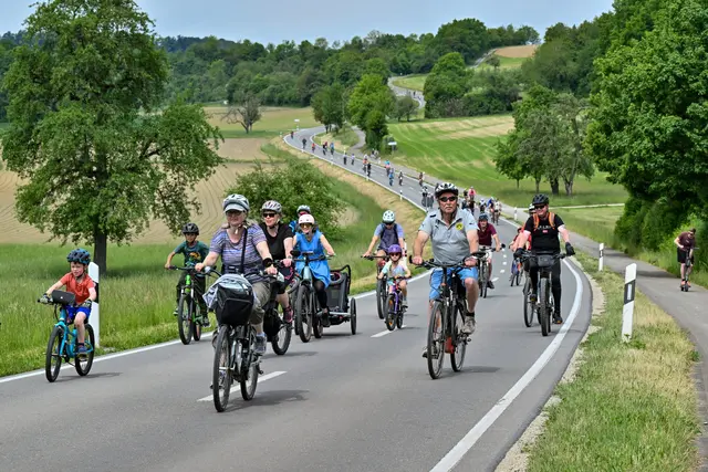 Die idyllische Strecke durch die grenznahen Nachbarregionen Schaffhausen und Hegau war auch am Sonntag, 10. Mai, zum slowUp wieder sehr gut besucht. | Foto: Michael Kessler