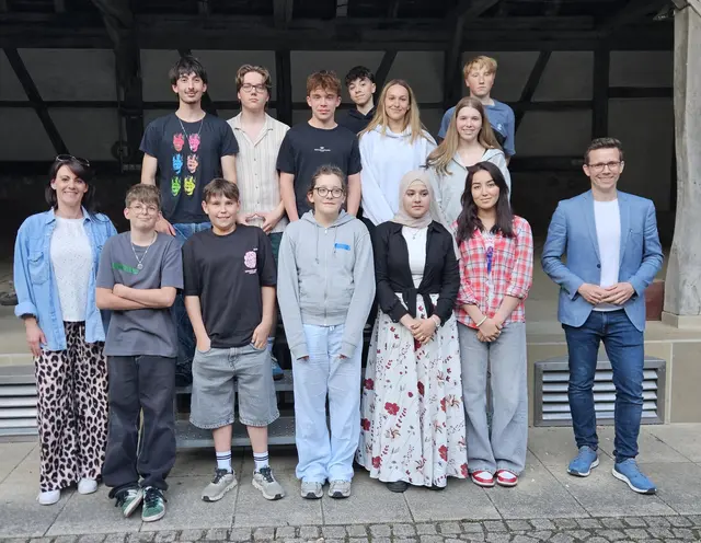 Sie vertreten zukünftig die Belange der Steißlinger Jugend (hinten, von links): Noel Kuhn, Julian Röber, Immanuel Maier, Oskar Haug, Zoe Schwarz, Laura Baumann, Simon Ingenhoven, (vorne, von links) Koordinatorin Jugendbeteiligung Carmen Koger, Mika Heidelbeer, Florian Lempp, Mia Kiefer, Kter Almousa, Nargis Jawadi und Bürgermeister Benjamin Mors | Foto: Roland Schmeh