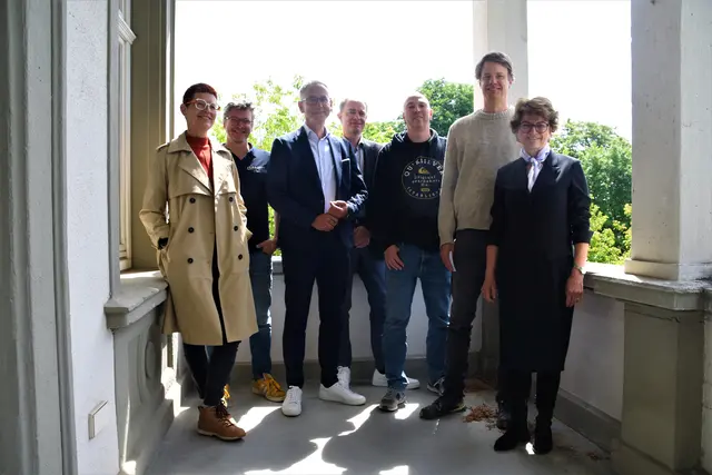 Freuen sich auf die diesjährige Ausgabe des Seefestivals (von links): Peggi Krell (Kammerer Medical Group), Tobias Franz (Froschenkapelle), Jürgen Göggel (Sparkasse), Erik Hörenberg (Fachbereich Kultur) Frank Schuhwerk, Tommy Spörrer (beide Event Promotion) und Bürgermeisterin Monika Laule. | Foto: Philipp Findling