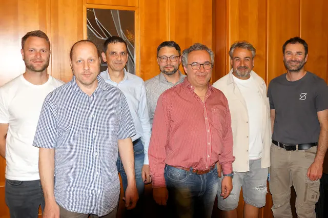 v.l. Tom Schächtle (Schriftführer), Harald Bäumle (Stellvertretender Obermeister), Jürgen Denzel (Personalausschuss), Ralf Sigmund (Berufsschullehrer im Schreinerhandwerk), Ralf Homburger (Obermeister der SchreinerInnung Konstanz), Martin Mehne (Gesellenprüfungsausschuss) und Stefan Kraus (Öffentlichkeitsbeauftragter). | Foto: Constanze Wyneken