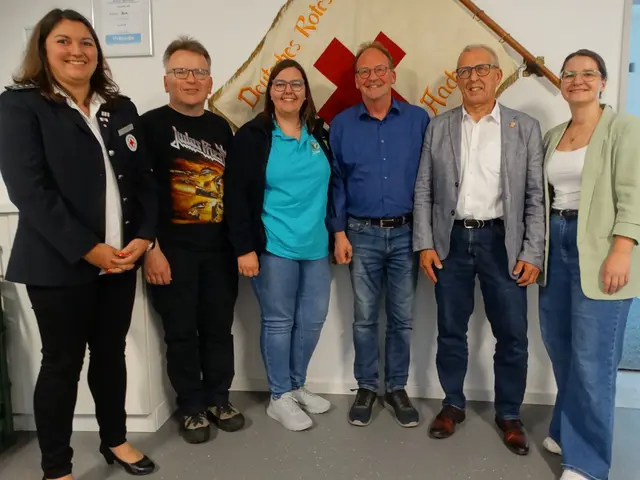 Der Vorstand des DRK Aach (von links): Sabrina Müller (Bereitschaftsleitung), Andreas Merk (Kassierer), Melanie Müller (Jugendleitung), Thomas Peucker (Beisitzer), Manfred Ossola (erster Vorsitzender), Judith Joy Klotz (zweite Vorsitzende) | Foto: Marcelino Rüth