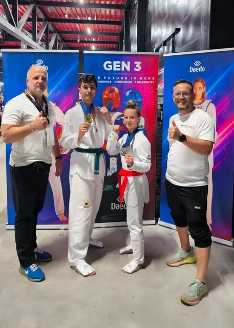 Freuen sich über die beiden Medaillengewinner für den KRISTIS Fightclub (von links): Trainer Kristijan Balja, Yasin Afsar, Neela Domiks und Assistenscoach Martin Domiks. | Foto: Daniel Afsar