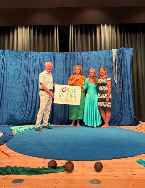 Auf dem Foto von links nach rechts: Werner Gaiser, Bürgerstiftung Stockach, Claudia Godart und Sabine Moser, BinahMO-Theater, Corinna Bruggaier, Leiterin Amt für Kultur und Stadtmarketing | Foto: Stadt Stockach, Alexander Roller