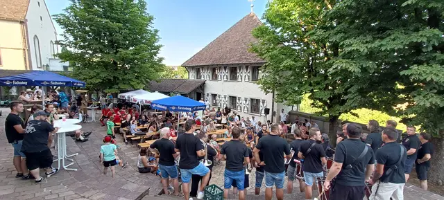 Fanfarenfest auf der Freilichtbühne hinter dem Rathaus am Schützenturm  | Foto: Fanfarenzug Engen