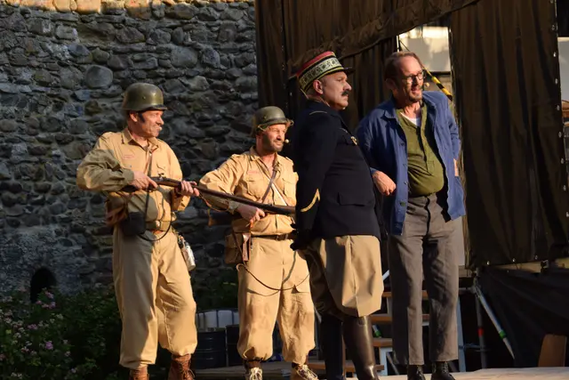 Der Höhepunkt bei den Schlossfestspielen am letzten Wochenende im Schlosshof vom Mögginger Wasserschloss waren zwei Aufführungen vom Freilichtspiel «Albinle – das Schlossgespenst». Sämtliche Laiendarsteller stammten aus Möggingen, beide Veranstaltungen waren restlos ausverkauft. | Foto: Achim Holzmann