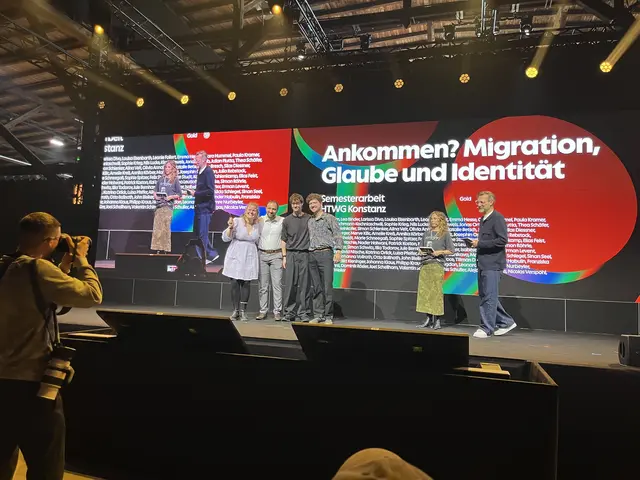 Sie nahmen stellvertretend für rund 80 Studierende, die in mehreren Semestern an dem Projekt beteiligt waren, den "ADC-Nagel" in Gold entgegen (von links): Katharina Vahlenkamp (Kommunikationsdesign, HTWG Konstanz), Nader Halwani (Informatik), Valentin Schimpf und Tillman Duft (beide Musikdesign, Staatliche Hochschule für Musik Trossingen) | Foto: Anika Kinghorst