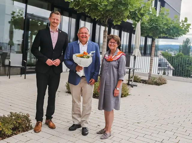 Sie heißen den neuen Leiter des Pflegeheims herzlich willkommen (v.l.): OB Simon Gröger, Prof. Dr. Marcus Willauer, Bürgermeisterin Monika Laule. | Foto: Stadt Radolfzell