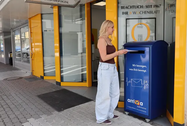 Ab sofort erhalten Kunden beim Singener WOCHENBLATT Labes der arriva gmbh. Im Anschluss können Kunden ihre Sendung direkt in den arriva-Briefkasten einwerfen. | Foto: Juleda Kadrija