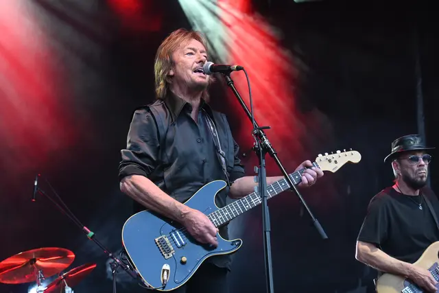 Mit zahlreichen Klassikern auch aus seiner Zeit als Frontmann von Smokie sorgte Chris Norman beim Hohentwielfestival für einen unvergesslichen Konzertabend.  | Foto: Philipp Findling