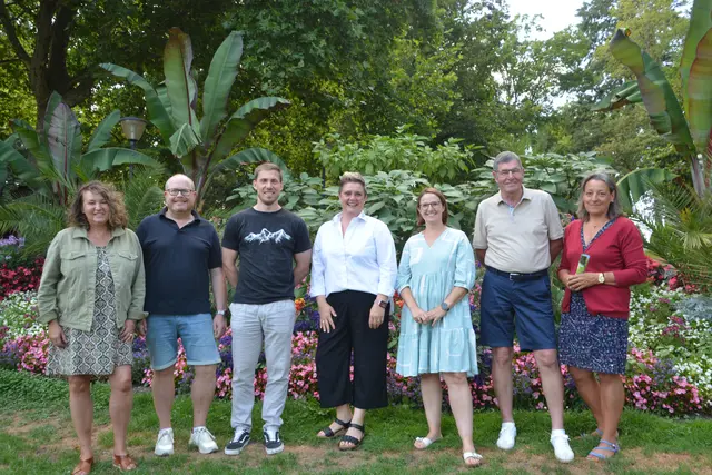 Ein Fest im Grünen ist das Ziel. Dafür arbeiten unter anderem (von links) Sabrina Molkenthin (Umweltzentrum), Jochen Fischer (Stadtmusik), Valentin Claus (Naturfreunde), Simone Meier und Stefanie Breinlinger (beide Marketenderinnen), Helmut Lempp (Bürgerstiftung) sowie Kulturamtsleiterin Corinna Bruggaier. | Foto: Tobias Lange