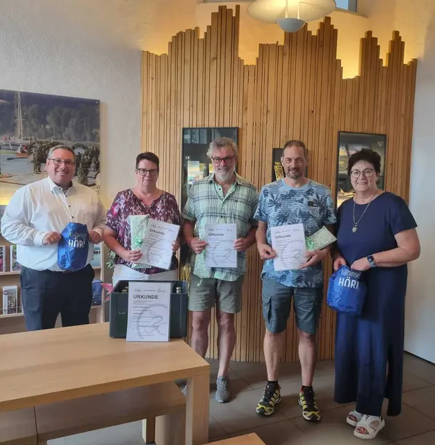 von links: Bürgermeister Patrick Krauss, Birgit Bolm, Horst Albiez, Andreas Schiffhauer und Ute Liedigk von der Tourist-Information | Foto: Gemeinde Moos