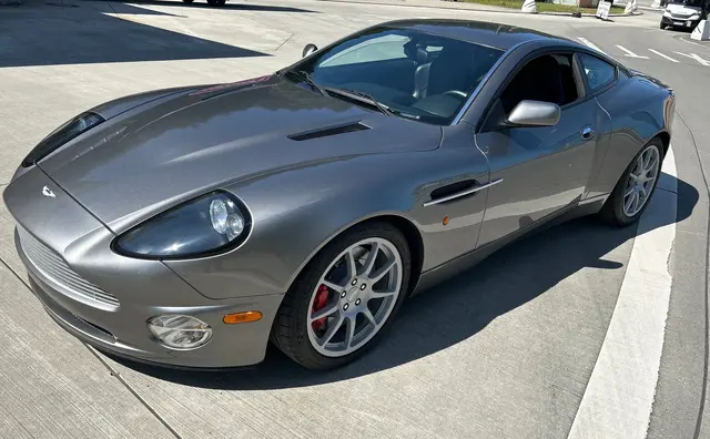 Einen über 60.000 Euro teuren und in der Schweiz gekauften Aston Martin hat der Zoll in Bietingen festgestellt. | Foto: Hauptzollamt Singen