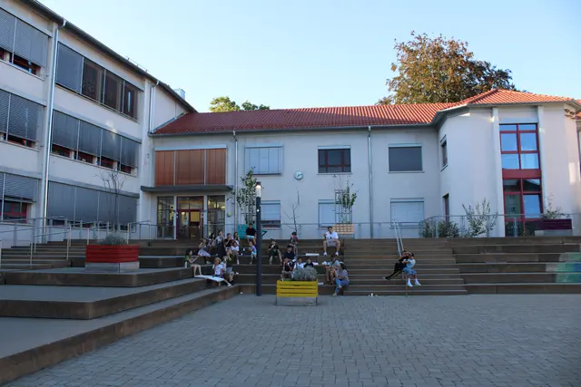Die Ratoldus Gemeinschaftsschule in Radolfzell ist nur eine der Schulen die künftig einen großen Zuwachs an Schülerinnen und Schülern verzeichnen könnte. Gemeinsam mit der Regierungspräsidium in Freiburg prüft der Radolfzeller Gemeinderat mögliche Schritte zur Raumerweiterung der Schulen. | Foto: Eron Metolli