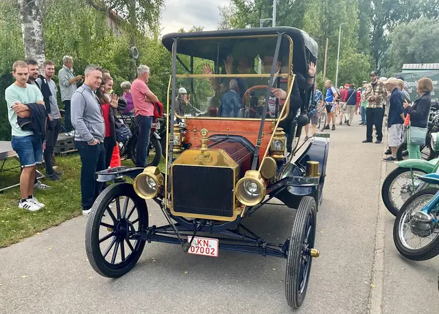 Eines der vielen Highlights der Bohlinger Sichelhenke ist neben den traditionellen Handwerker-Vorführungen auch das beliebte Oldtimertreffen am Festsamstag. | Foto: Bernhard Grunewald