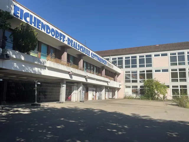 Auf dem Areal der ehemaligen Eichendorff-Realschule können nach einem Beschluss des Technischen Ausschusses im Gottmadinger Gemeinderat nun Sanierungsarbeiten aufgenommen werden, um der Freien Schule Rheinklang als neuem Mieter die Aufnahme ihres Schulbetriebs noch zum Jahresende zu ermöglichen | Foto: Bernhard Grunewald