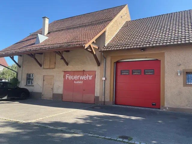 Das alte Feuerwehrhaus gehört seit Jahrzehnten zum prägenden Ortskern Randeggs und soll nun behutsam umgebaut werden. | Foto: Bernhard Grunewald