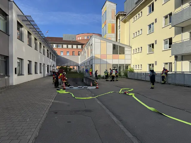 Bis zu 50 Einsatzkräfte der Feuerwehr waren am Sonntag im Klinikum Singen im Einsatz. | Foto: Feuerwehr Singen