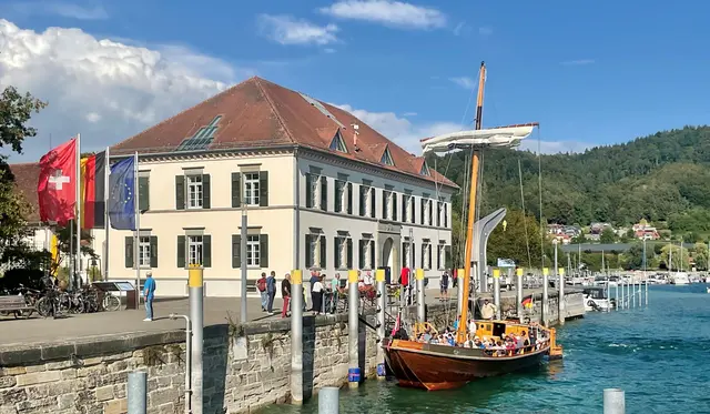 Zum Jubiläumsfestakt gehörte auch eine Ausfahrt mit der Lädine „St Jokus“ unter Capitän Hirsch vom Lädinen-Verein Bodensee e.V. in   Immenstaad von Pächter Benno Lindenkamp. | Foto: Bernhard Grunewald