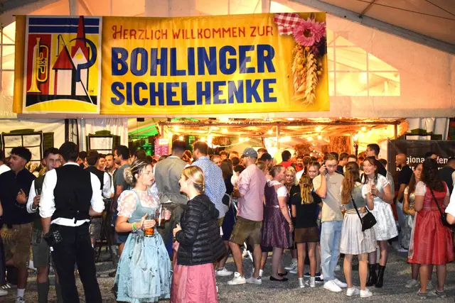 Nachdem die Polizei das Gelände nach dem gewaltigen Unwetter am Freitagvormittag wieder freigegeben hatte, war klar die Sichelhenke 2026 findet statt. Rund 2.000 Besucher sorgten schließlich für ausgelassene und beeindruckende Stimmung im Festzelt. | Foto: Achim Holzmann