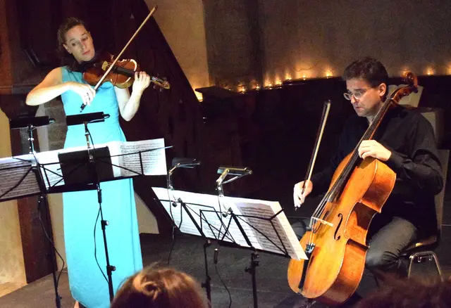 Die international renommierte Geigerin Esther Hoppe und Christian Poltéra am Violoncello, gleichzeitig der künstlerische Leiter der Kammermusiktage Büsingen, präsentierten beim Nachtkonzert am letzten Samstag Werke von Johann Sebastian Bach, Bohuslav Martinůs und Zoltán Kodály. | Foto: Achim Holzmann