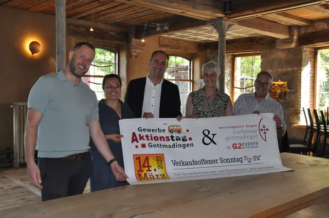 Sie arbeiten gemeinsam an der Premiere des Aktionstags und der Tischmesse als Doppel-Veranstaltung: Andreas Müller (Gewerbeverein und Unternehmensberater), Hanna Rebnik (Gewerbeverein und G2-Events), Alexander Growe (Vorsitzender des Gewerbeverein Gottmadingen), Cornelia Strunz und Thomas Schleicher (beide Wirtschaftsförderung Gemeinde Gottmadingen). | Foto: Anja Kurz