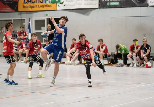 Luca Wilke und sein Team fehlte zwischenzeitlich nur ein Tor zum Ausgleich in der Schlussphase. Der gegnerische Torhüter ließ den TuS Steißlingen allerdings kaum noch Chancen.  | Foto: Stefan Matthis