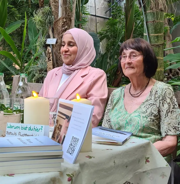 Batoul und Monika Taubitz bei einer Lesung in Konstanz  | Foto: Förderverein Stabi
