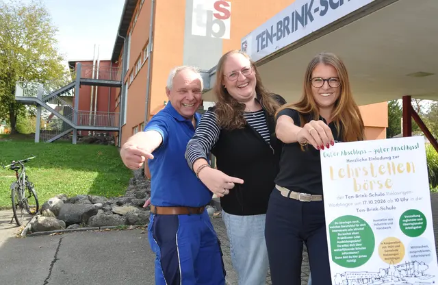 Um den Schülerinnen und Schülern eine gute berufliche Orientierung zu ermöglichen, arbeiten (von links) Christian Klett (Verstandschaft Gewerbeverein), Julia Reiser (Schulleiterin der Ten-Brink-Schule) und Anna Herrmann (erste Vorsitzende Gewerbeverein) zusammen in Vorbereitung auf die Lehrstellenbörse. | Foto: Anja Kurz