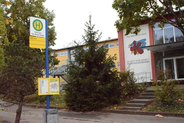 Ein wichtiger Punkt in seiner ersten Sitzung nach der Sommerpause im Rielasinger Gemeinderat war der barrierefreie Ausbau von Bushaltestellen im Gemeindegebiet. An der Haltestelle Ten-Brink-Schule soll in Fahrtrichtung Bohlingen eine Haltebucht entstehen. | Foto: Achim Holzmann