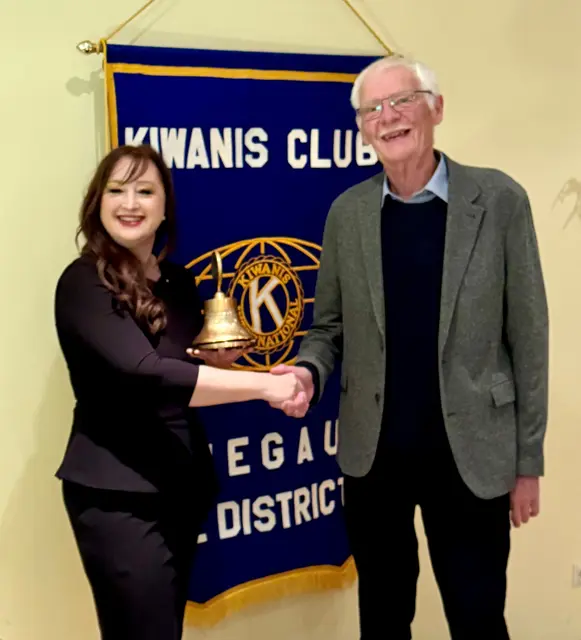 Die neue Präsidentin des Kiwanis Club Hegau: Justina Pusel hat das Amt von Georg Zimmermann übernommen. | Foto: Kiwanis Club Hegau