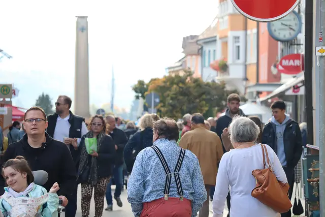 In diesem Jahr laden beim verkaufsoffenen Sonntag in Stockach nicht nur die Geschäfte in der Oberstadt die Besucher von nah und fern zum Bummeln und Erleben ein.  | Foto: Sebastian Ridder