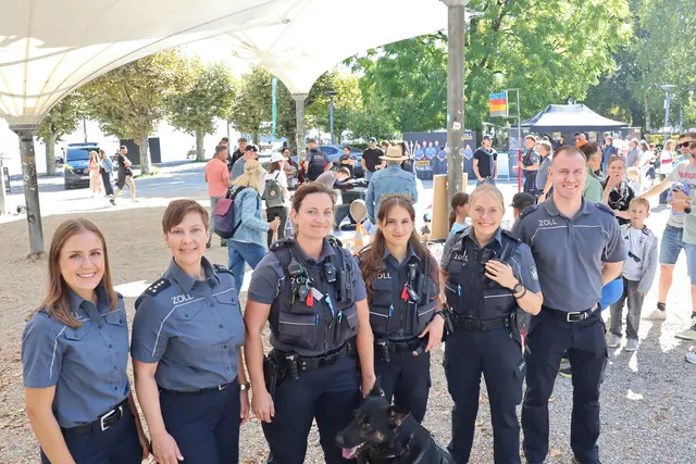Die Zöllner auf dem Jubiläumsfest in Konstanz ähneln sich, aber die Zuständigkeiten liegen in vielen verschiedenen Bereichen. Das konnten auch die rund 400 Besucher des Fests feststellen. 