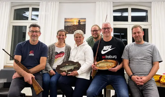 Die Laienspiel-Theatergruppe Markelfingen mit (von links) Dirk Graf, Melanie Bohl, Margot Retzbach, Tim Schwenke, Marcus Demmler und Christian Marosits laden ein zum humorvollen Schauspiel. Auf dem Foto fehlen: Cilly Rauch und Lucia Bohl. | Foto: Tobias Lamprecht