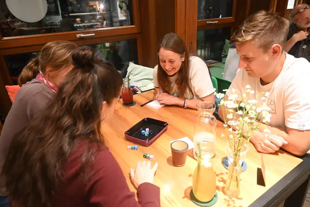 Am Bodensee hat sich eine Spieleentwicklerszene entwickelt, die sich trifft, über Spiele austauscht und Prototypen testet. | Foto: Anja Kurz