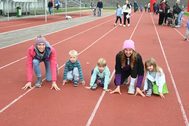 "Auf die Plätze, fertig, los" hieß es wieder für die kleinen, aber auch großen Läuferinnen und Läufer beim diesjährigen Kuscheltierlauf in Konstanz.  | Foto: Philipp Findling