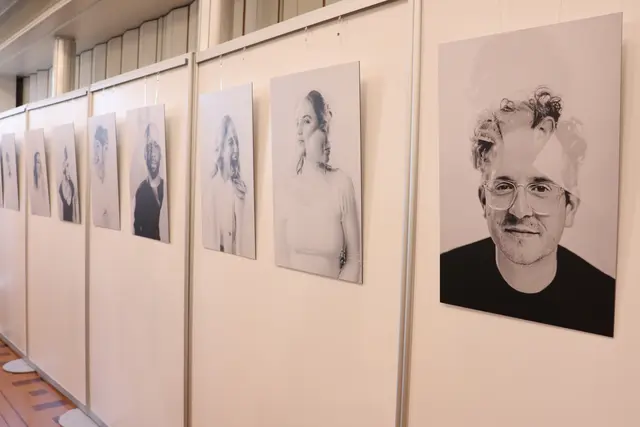 Die Fotografin Laura Holzmann aus Stuttgart zeigt in ihrer Fotoreihe „Zwei Gesichter der Depression“, wie unterschiedlich das Innenleben eines Menschen und seine Wirkung nach außen sein können.  | Foto: Juleda Kadrija